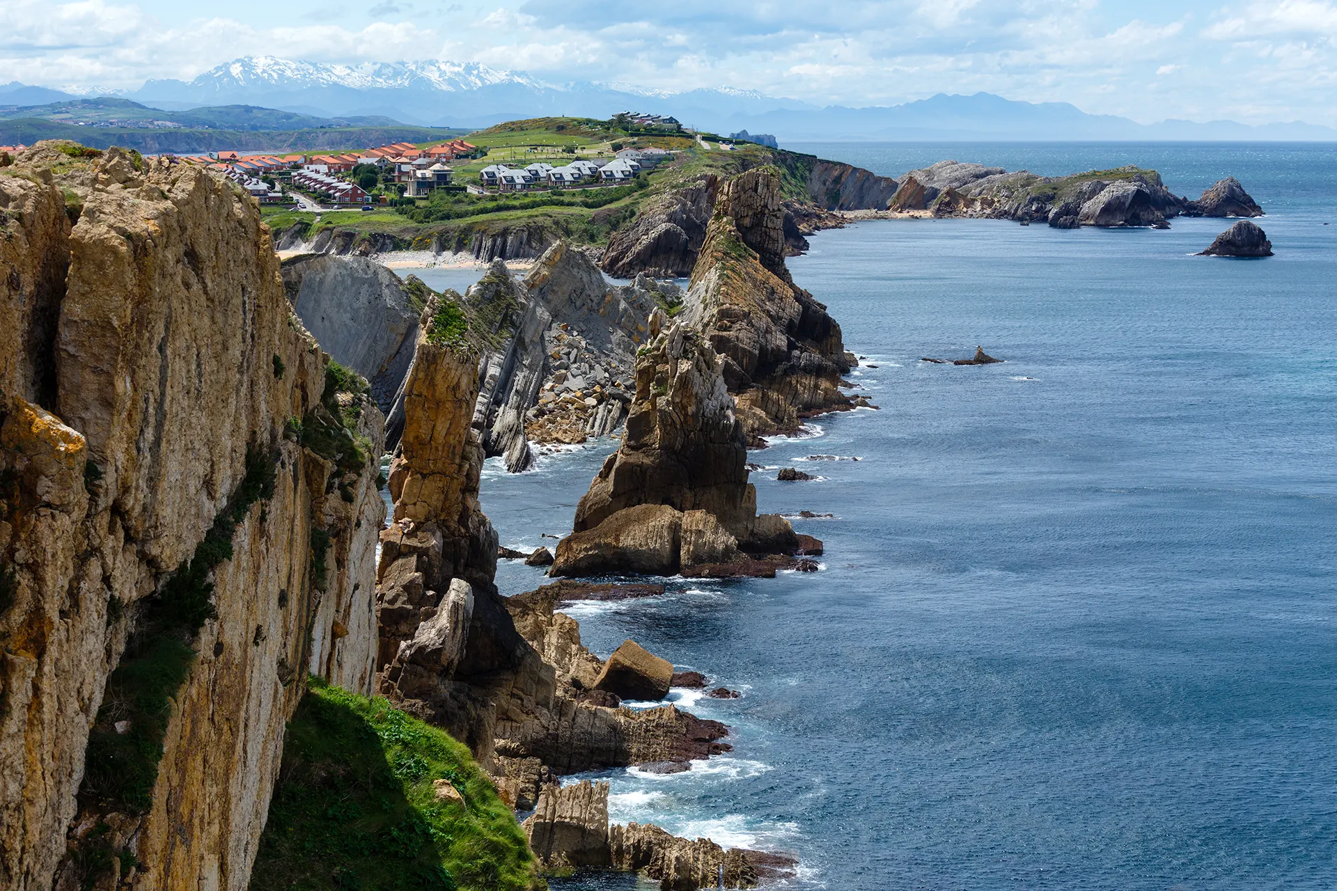 Panorámica de la costa de Piélagos en Cantabria